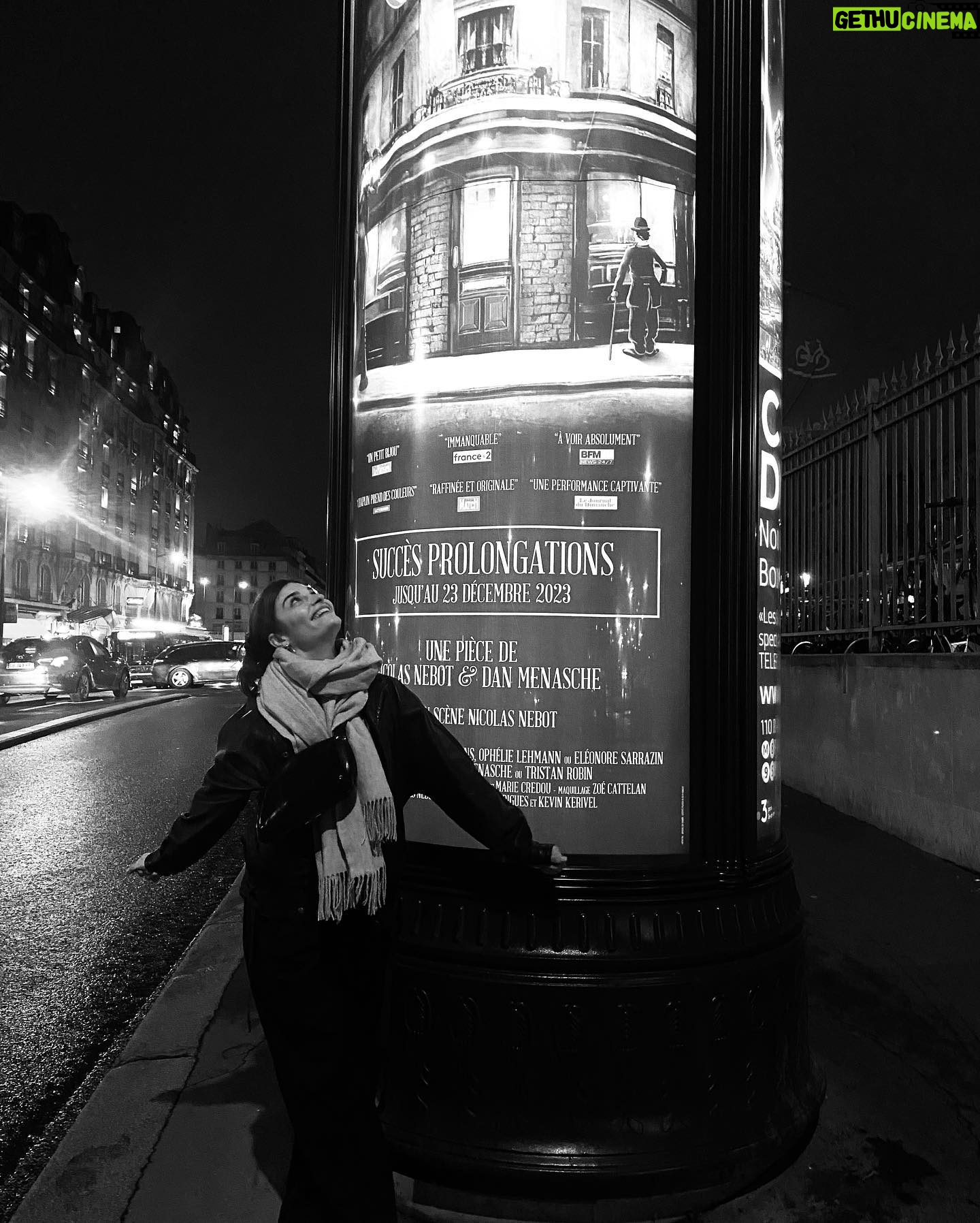 Éléonore Sarrazin - 2.2K Likes - Hier soir en me baladant Gare de l’Est, je suis tombée sur les toutes nouvelles affiches de Smile. Alors ce midi, on est partis à leur recherche avec les copains ! 😁 @tristan_robin_actor @grant_lawrens @tcholeleproductions @nicolasnebot @dan_menasche