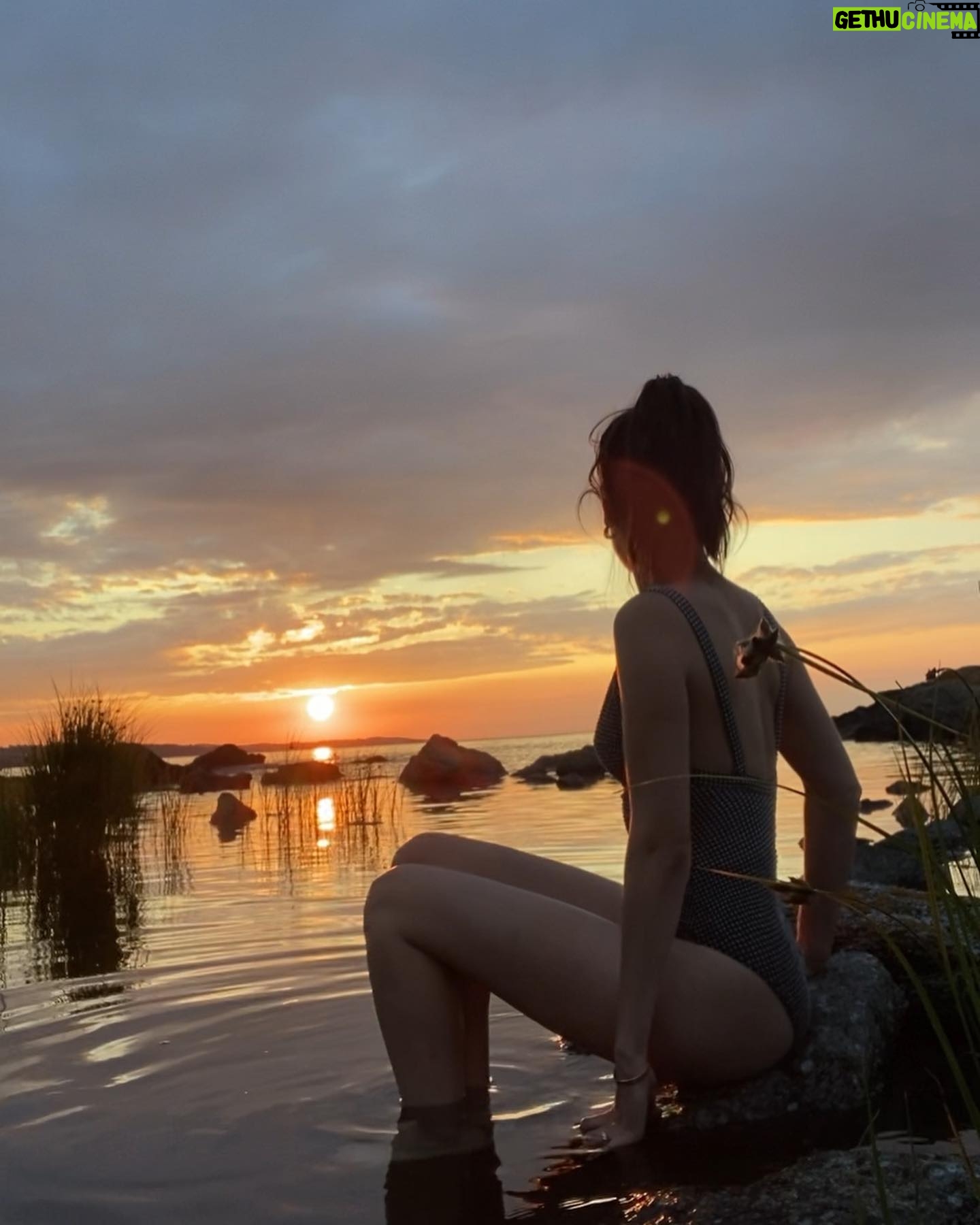 Éléonore Sarrazin - 2.7K Likes - July 🌻
