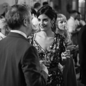 Éléonore Sarrazin Instagram - 🥂 Dans un mois jour pour jour commence une sacrée nouvelle aventure ! La bonne occasion de ressortir les photos de @fabien.trbn 🖤 
🤫 Un indice se cache sur ces photos 🍾🎭