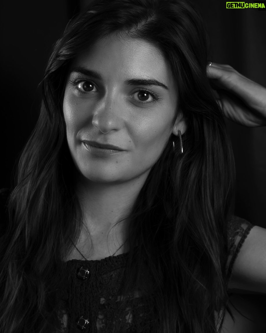 Éléonore Sarrazin - 2.3K Likes - Inspiration @marwanberreni 😘
On enfin reçu les dernières photos prises pour @pblvofficiel prises dans une chambre de l’hôtel qu’on a tous appelé la maison pendant quelques temps ! @alexrobin_photographe 🎊 @newen_studios