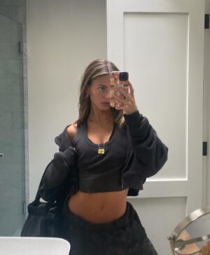 Eliana Jones Instagram - Pov U walk into the club bathroom and I’m the attendant