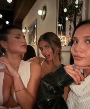 Eliana Jones Instagram - Pov U walk into the club bathroom and I’m the attendant