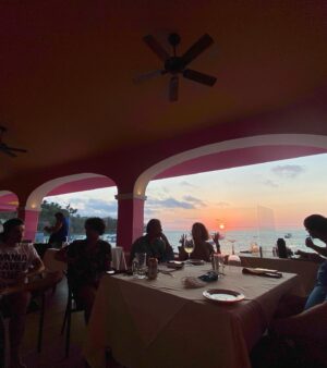 Eliana Jones Instagram - That’s a wrap baby. Filming in Mexico? What a fucking dream. Couldn’t be happier & can’t wait for y’all to see this beautiful show with the best group of people 🐬👼🏼 @appletv @lionsgate