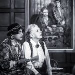 Eliana Guttman Instagram - Parece “imitação”, mas é recriacão. Gertrude Stein e Alice Toklas reproduzidas em cena e na tela pintada por Gregório Gruber. Gertrude Recebe