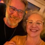Eliana Guttman Instagram - Mais uma noite rodeada de amigos muito queridos. @leopoldopachecoator @atoreduardosilva5 @fabiosaltini @maguttmann @amazyles @simoneboing @alkmimleonardo @casagaleriaoficial @fernandoneves50 #gertruderecebeanitamalfati amalfati.