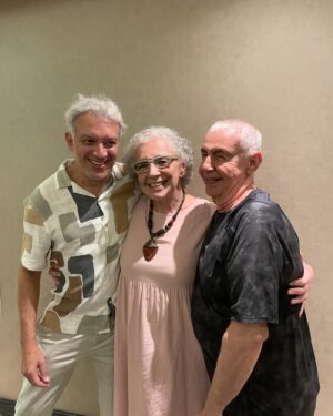 Eliana Guttman Instagram - O melhor dos últimos tempos ! “Aquela Dupla” que a gente sempre amou, agora no #teatrorenaissance . @livialagatto  @resmaciel com direção da MARAVILHOSA @ilana.kaplan . O que mais vc quer pra ser feliz!