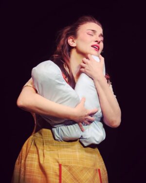 Elif Melda Yılmaz Instagram - Kan Kardeşleri müzikalimizle, 23, 24,26 Şubat 2,3,5Mart'ta Eskişehir Opera Sahnesi'ndeyiz. Görüşmek dileğiyle... #müzikal #tiyatro #kankardeşleri #musicaltheater #musical #bloodbrothers #photographer @rahimegunkaya #💕
