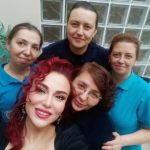 Elif Melda Yılmaz Instagram - Hakiki bir an,
İçten gelen bir duygu kadar lezzet veren hiç bir şey olamaz.
Teşekkür ederim güzellikler...🌹♥️🍀 @sabriye_dogan