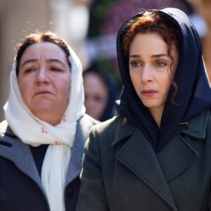 Elif Sönmez Instagram - 💔Cemile.. ne çok acı düştü senin payına 🥺  @hulyaduyar @dogdugunevkaderindir  @tv8 @ogm.pictures #dogdugunevkaderindir