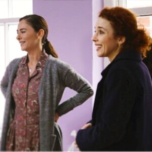 Elif Sönmez Instagram - #DayanYüreğim 20:00'de #fox 'ta.. gülüyoruz da 😊 bekleriz..