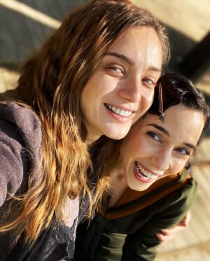 Elif Sönmez Instagram - .. and i love her 🎶 🍃 @iamdamlasonmez 

#damlasönmez 
#damlasonmez 
##aziz #azizdizi 
@azizdizisitv