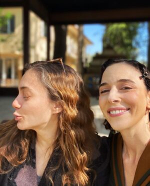 Elif Sönmez Instagram - .. and i love her 🎶 🍃 @iamdamlasonmez 

#damlasönmez 
#damlasonmez 
##aziz #azizdizi 
@azizdizisitv