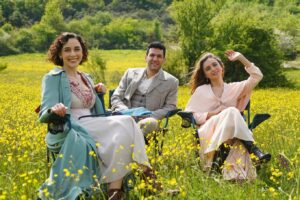 Elif Sönmez Instagram - beautiful people, beautiful day.. 🌼 

@mrtyldrm @iamdamlasonmez @guvenyadamurat @recaikaragoz @yanmasadanphoto 
 📸 @sametcelepoglu 😍 

@azizdizisitv @03medya @showtv 

#aziz #azizdizi #elifsönmez #elifsonmez #muratyildirim #damlasönmez