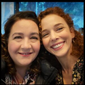Elif Sönmez Instagram - Hülya’m, coşkun neşe, derin duygu, ilham, bilgi ve şefkat kaynağım!! İyi ki doğdun! İyi ki varsın! İyi ki benim kıymetlimsin! 🧡🤍 Gelecek güzel günlere bakıyoruz bak!  @hulyaduyar #hülyaduyar #hulyaduyar