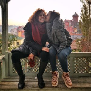 Elif Sönmez Instagram - Günler çoğunlukla akıp gidiyor, çok ender de sen gibi bir renge boyanıyor zaman. İnsan çok şanslı hissediyor. Burda insan benim, renk sensin. İyi ki girdin hayatıma. 🧡 @zeynepkumral