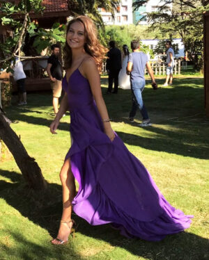 Elifcan Ongurlar Instagram - Fotoğraf çekmelere doyamadı! 
@barrus_official @taylangulstyle sizin yüzünüzden 😋💜