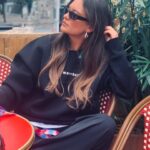 Elifcan Ongurlar Instagram - Son Amsterdam postu. 🤚🏼 13-14 derecelerden 273727 derece sıcağa gitmeye pek hazır değilim…