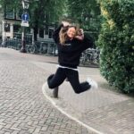 Elifcan Ongurlar Instagram - Son Amsterdam postu. 🤚🏼 13-14 derecelerden 273727 derece sıcağa gitmeye pek hazır değilim…