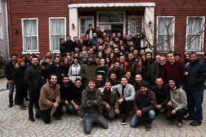 Elifcan Ongurlar Instagram - Güzel ailem... Emeklerinize ne kadar teşekkür etsem az.. Hepinizin güzel kalbinden öpüyorum. İyi ki varsınız. #kızlarımiçin ❤️