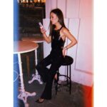 Elifcan Ongurlar Instagram - “Dur şöyle oturayım biraz” derken yakalanan kare ve “napıyosun dur bakayım bari kameraya” ile sonlanan @oguztabur fotoğrafları. ☝🏻 (Telefona bakışımdaki ciddiyet?)