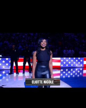 Eliotte Woodford Instagram - Honored to have been invited to sing the National Anthem by the San Antonio @spurs for their Opening Night of the 2023-2024 season. Thank you for having me!

Swipe to see some of the performance!

#spurs #sanantonio #sanantoniospurs  #nationalanthem  #starspangledbanner  #singer #nba