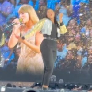 Eliotte Woodford Instagram - These nights have been sparkling. I’ll never let them go. I’ve been enchanted to meet, sing, and dance with every one of you. 
🤩❤️😍
Can’t believe we’re at the last stop of this leg of US shows! 6 shows at @sofistadium ! Let’s have a blast, LA!!

#taylorswift #taylorswifterastour #theerastour #sing #dance #TS #itsaugust #singer #dancer #performance #performer