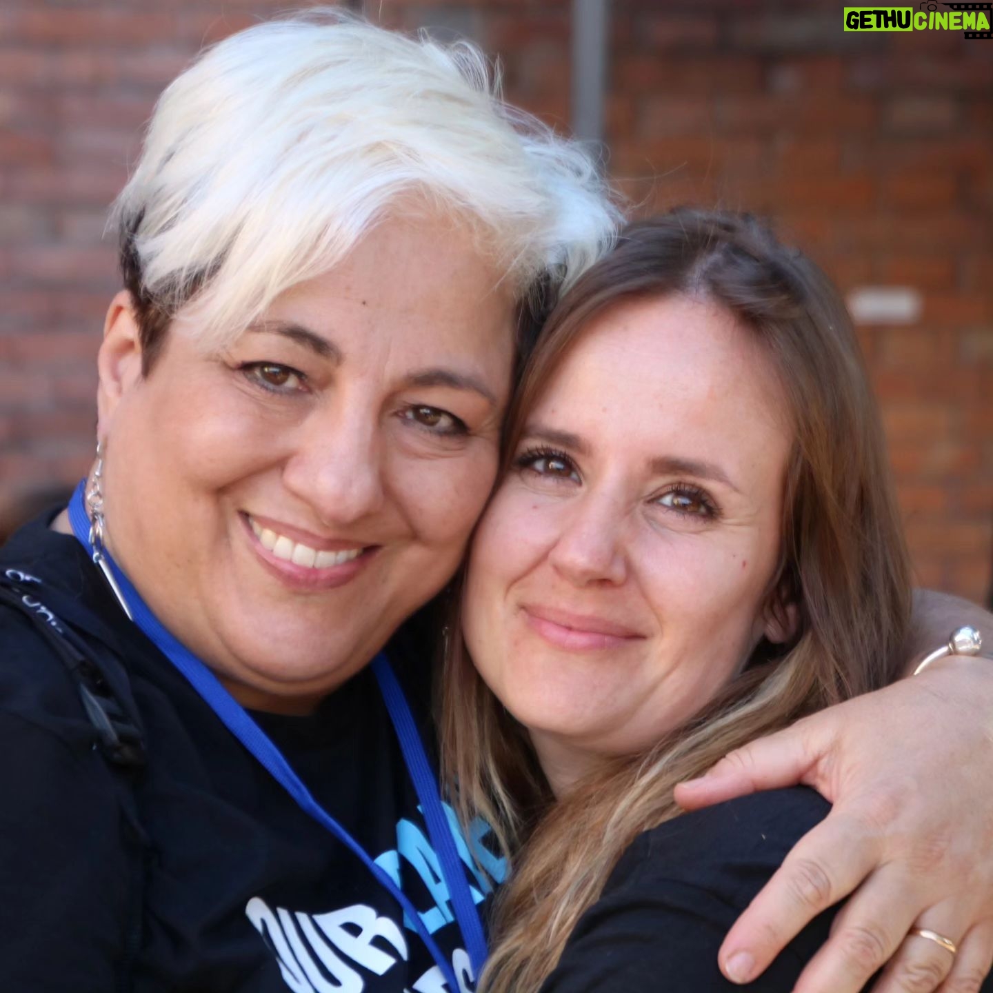 Elisa Di Eusanio - 895 Likes - Ieri al @nard_italy_rome abbiamo celebrato la giornata nazionale per i diritti degli animali.
Una giornata che si celebra in tutto il mondo.
Nonostante il tema dello sfruttamento e dell' abuso sugli animali sentito da tutti noi visceralmente
è stata una giornata gioiosa.
Tanta musica tanta arte e soprattutto valori condivisi.
Nessuno in quella piazza (almeno la nostra)
sarà mai a favore di alcuna discriminazione, violenza abuso e sfruttamento.
Animale e umano.
Figuriamoci poi in questo momento di fronte ad atroci immagini di guerra che non vorremmo mai dover impotenti
sopportare.
Sono grata di aver condiviso i miei valori come sempre faccio e continuerò a fare.
E sono felice di riscontrare nell' arte sempre e comunque un potentissimo mezzo di connessione.
Grazie di cuore a tutte e tutti 🙏❤️
#instaeli
