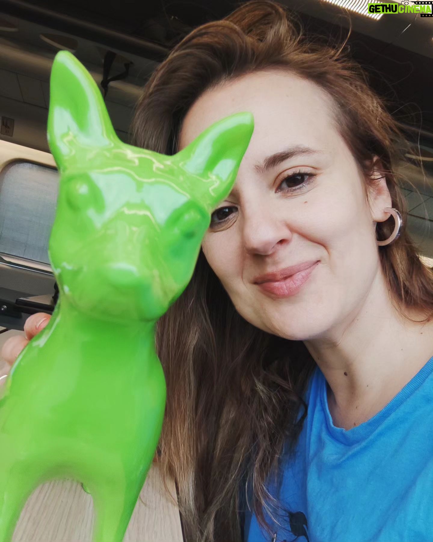 Elisa Di Eusanio - 1K Likes - E me ne torno a casa con il premio "Altre Maternità" spin off del premio "Montale fuori di casa"
con la seguente motivazione:
"Elisa Di Eusanio nel suo spettacolo "1223 Ultima Fermata Mattatoio "
racconta con grande verità le pratiche dell' industria zootecnia intensiva, una verità vergognosa che il mercato e i media tentano di rimuovere....come riflette lei stessa "nessuna creatura dovrebbe essere obbligata alla sofferenza, nessuna creatura dovrebbe quindi nascere per soffrire".....le assegnamo questo premio perché ha sentito empaticamente e riflettuto razionalmente sulla sofferenza di chi è più debole con i mezzi a lei più congeniali e con "cura materna" se n'è fatta carico."
Il premio più prezioso mai ricevuto.
Grazie 🙏
#instaeli