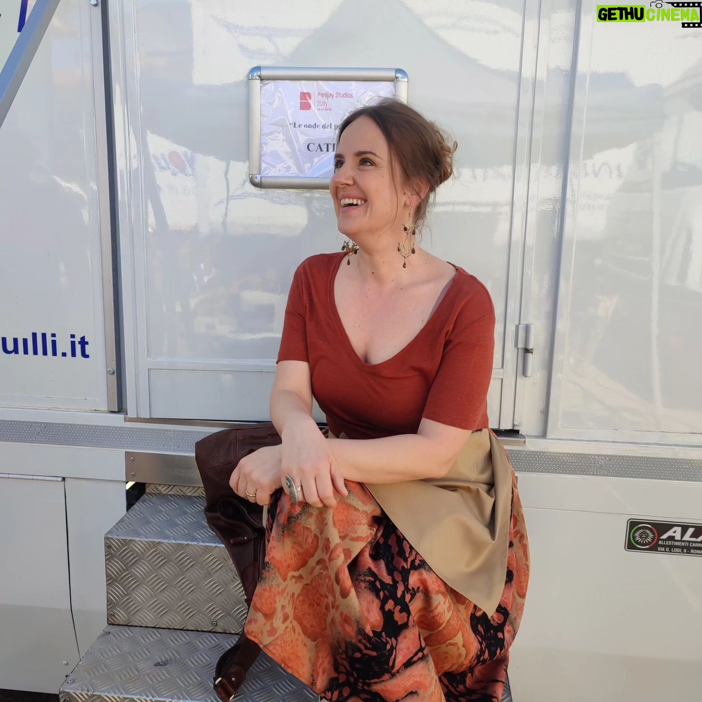 Elisa Di Eusanio - 3.5K Likes - La mia "Catia"
sul set de "Le onde del passato"🎬
Con Anna Valle @giorgiomarchesiofficial @ferri.irene
Nuovo progetto @banijaystudios per @fiction_mediaset
Regia @giuliomanfredonia67
Mi sta piacendo molto stare qui
Gran bella squadra di lavoro
Gran bella trasferta all'Elba 🌺🌅
#instaeli
@karascio_consulenzeartistiche