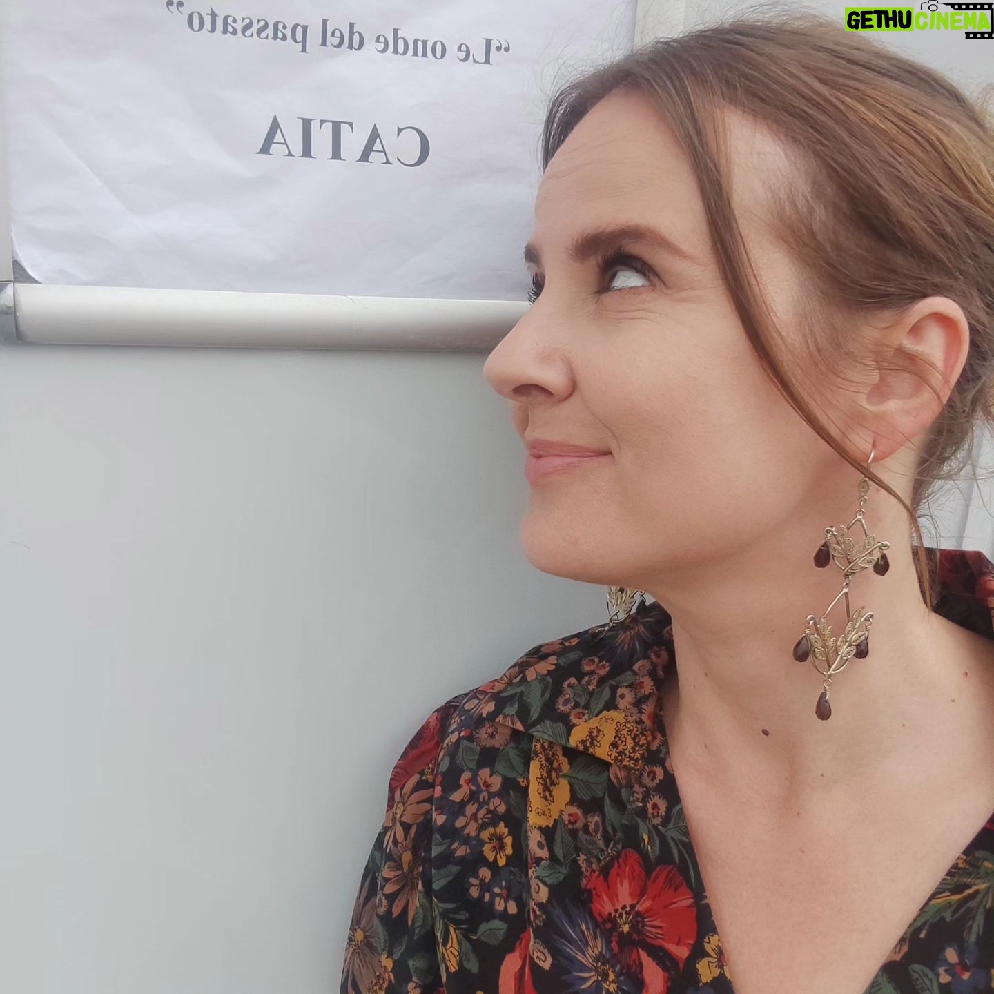 Elisa Di Eusanio - 1K Likes - Oggi ultimo giorno di set per me 🎬
#leondedelpassato
È stato un viaggio molto piacevole
ho incontrato compagne e compagni di lavoro e di vita gentili allegri e generosi e abbiamo lavorato in armonia e rispetto
Grazie al nostro timoniere @giuliomanfredonia67
Alle mie colleghe e colleghi che ho amato
Ai meravigliosi reparti
A tutta la troupe
E ai runners così amorevoli e premurosi
Non ci resta che aspettare l'uscita e consegnare a voi il nostro lavoro💫
Ciao Ciao CATIA......♥️
@banijaystudios @fiction_mediaset @alessandravenzi
@rosarioadaldo__hairstylist @tromanoff61
@karascio_consulenzeartistiche