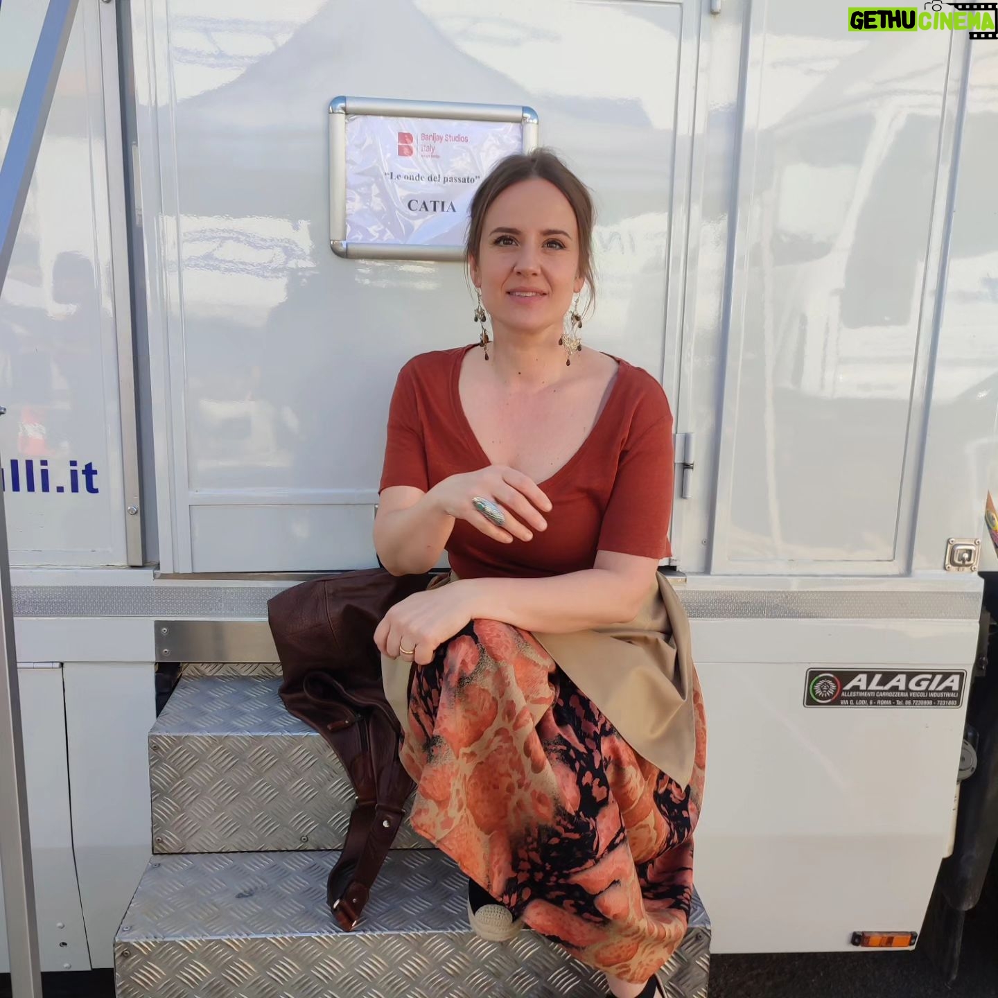 Elisa Di Eusanio - 3.5K Likes - La mia "Catia"
sul set de "Le onde del passato"🎬
Con Anna Valle @giorgiomarchesiofficial @ferri.irene
Nuovo progetto @banijaystudios per @fiction_mediaset
Regia @giuliomanfredonia67
Mi sta piacendo molto stare qui
Gran bella squadra di lavoro
Gran bella trasferta all'Elba 🌺🌅
#instaeli
@karascio_consulenzeartistiche