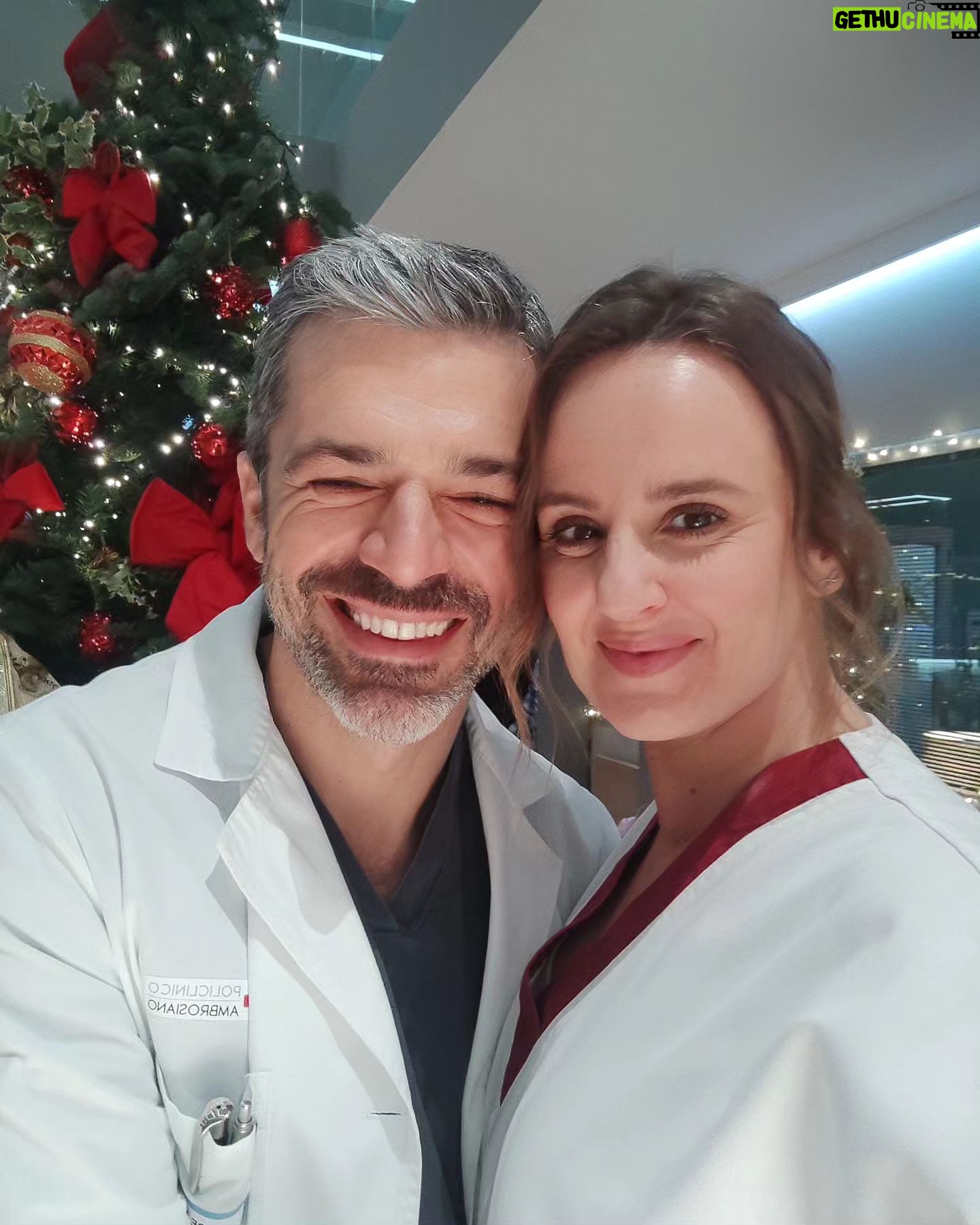 Elisa Di Eusanio - 8K Likes - Noi ci stiamo preparando per le feste 🎁
Ma soprattutto per l'uscita di #DOC💙
@docnelletuemani @lucaargentero