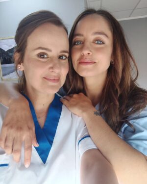 Elisa Di Eusanio Instagram - È tutto vero✨

Si comincia!
Primo giorno 🎬
Foto di rito col mio amore @matildegioli💙

#instaeli @docnelletuemani @karascio_consulenzeartistiche
