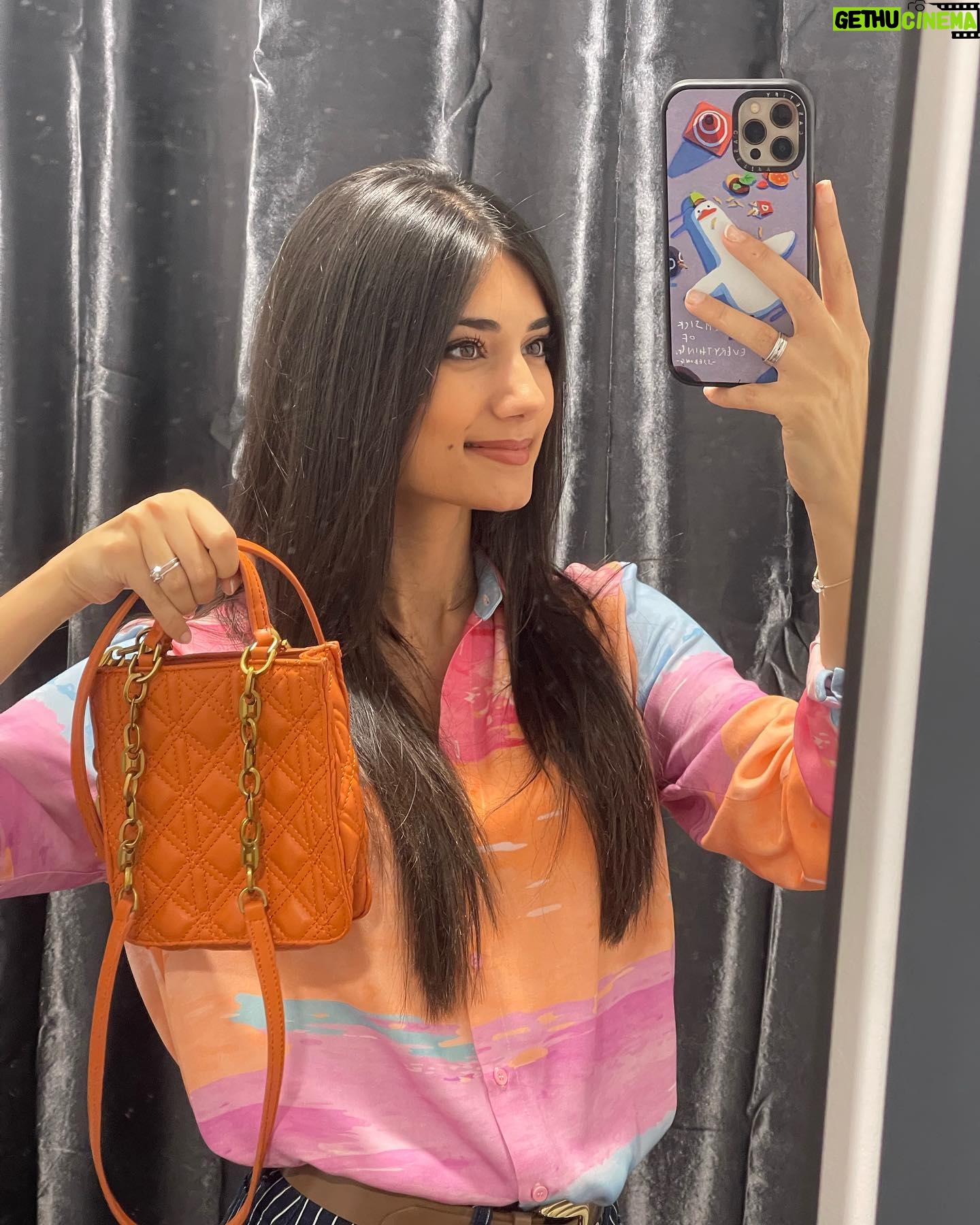 Elisa Ezzedine - 6.3K Likes - Tournages, Donuts 🍩 et chansons 🎬 🎶
Et vous ? Ça va ? 🥰