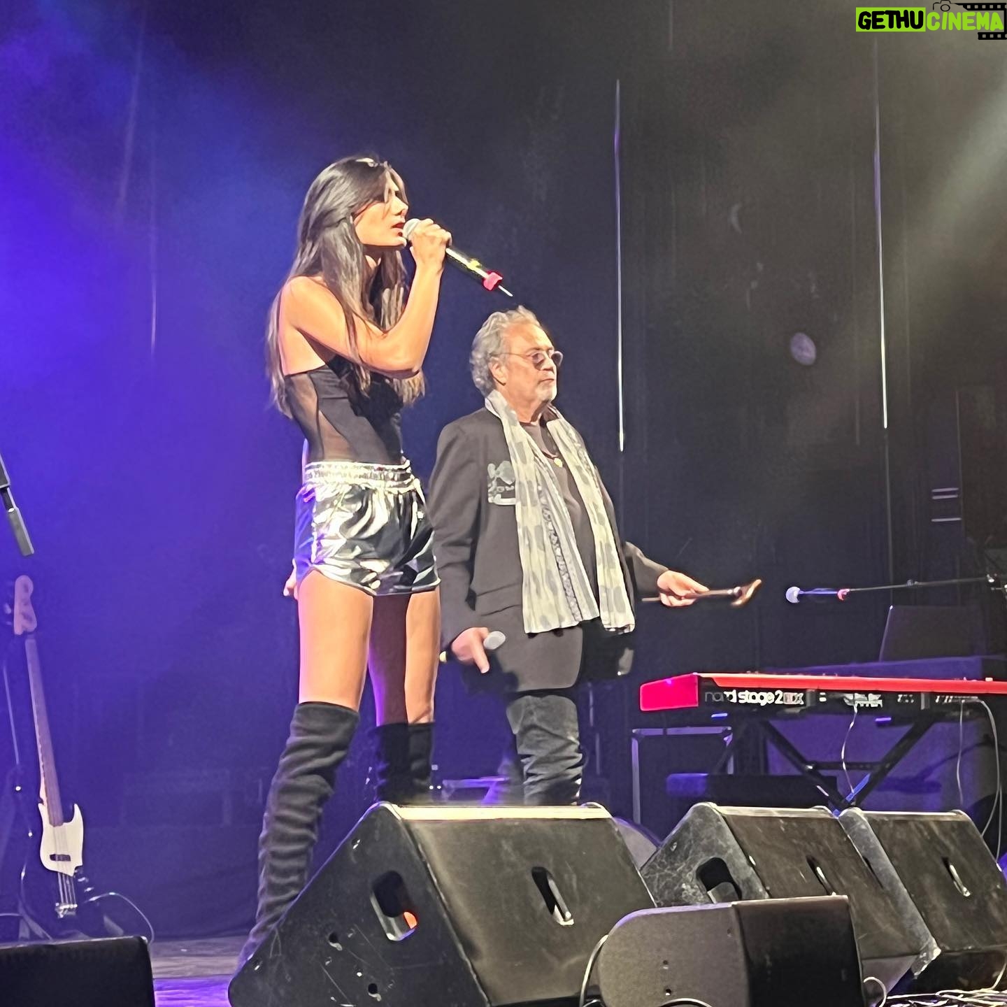Elisa Ezzedine - 13K Likes - Hier j’ai eu 22 ans 🎂
22 ans sur scène ? … je nage en plein rêve💭 Merci , merci , merci 🙏🏼
@lechappee_musicale 🎤