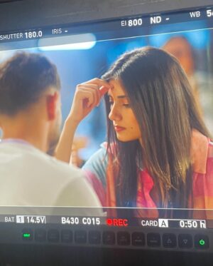 Elisa Ezzedine Instagram - Tournages, Donuts 🍩 et chansons 🎬 🎶 
Et vous ? Ça va ? 🥰