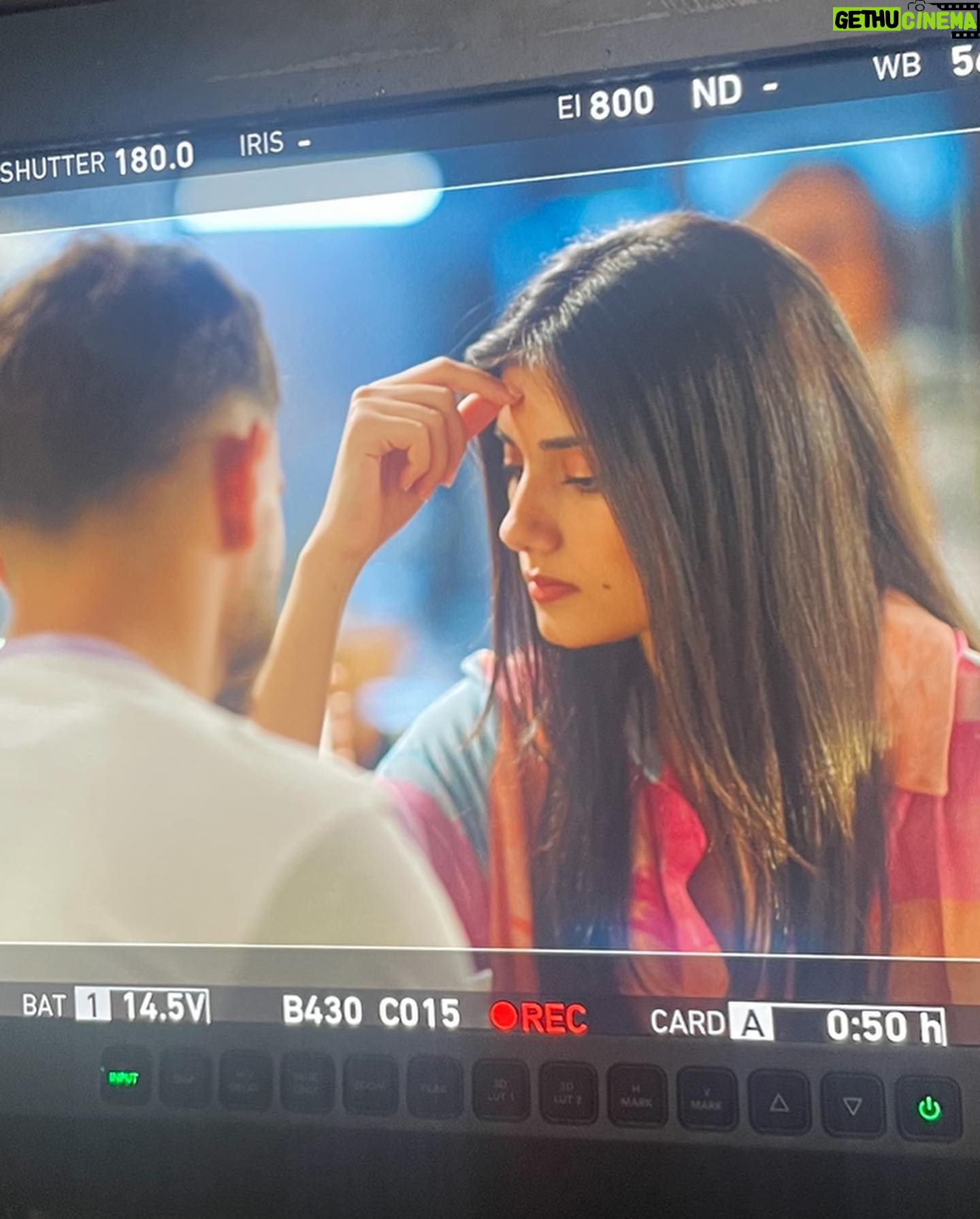 Elisa Ezzedine - 6.3K Likes - Tournages, Donuts 🍩 et chansons 🎬 🎶
Et vous ? Ça va ? 🥰