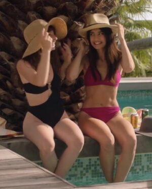 Elisa Ezzedine Instagram - Camille & Emma 👭🏻
C’était voler dans les magasins, les soirées, le gaz hilarant… des bêtises et encore des bêtises.
Mais c’était tellement drôle !
Merci @lunalouofficiel pour cette belle histoire 💫 
🎬