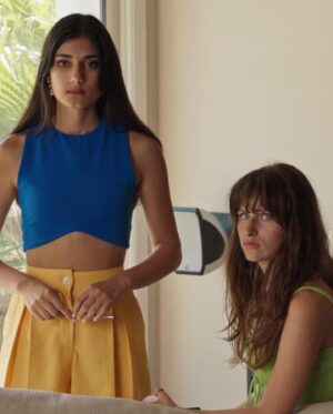 Elisa Ezzedine Instagram - Camille & Emma 👭🏻
C’était voler dans les magasins, les soirées, le gaz hilarant… des bêtises et encore des bêtises.
Mais c’était tellement drôle !
Merci @lunalouofficiel pour cette belle histoire 💫 
🎬