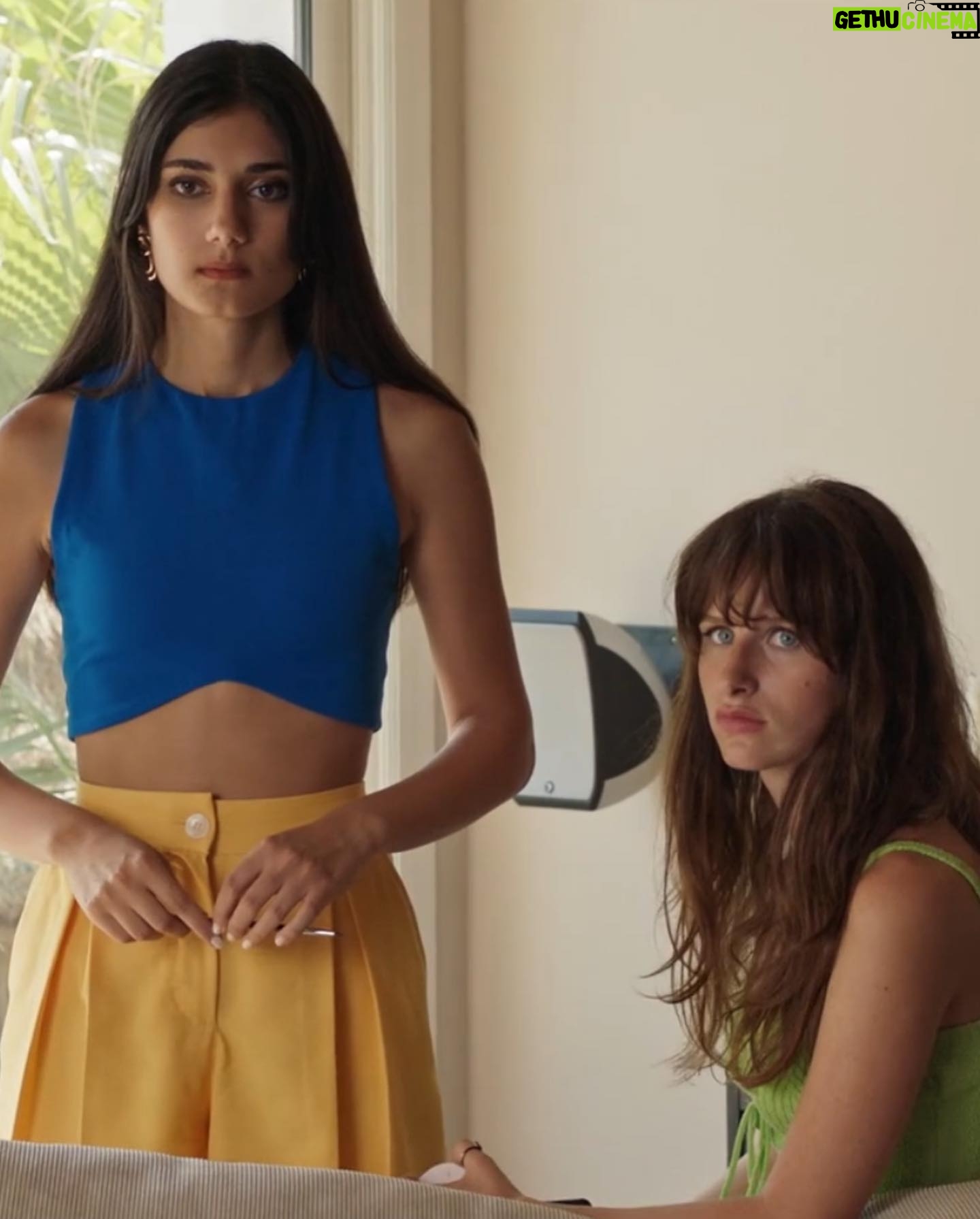Elisa Ezzedine - 14K Likes - Camille & Emma 👭🏻
C’était voler dans les magasins, les soirées, le gaz hilarant… des bêtises et encore des bêtises.
Mais c’était tellement drôle !
Merci @lunalouofficiel pour cette belle histoire 💫
🎬