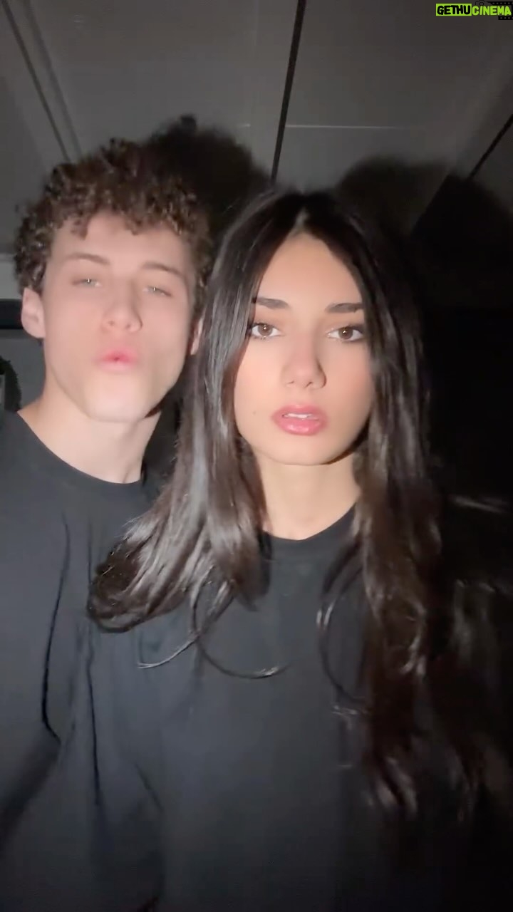 Elisa Ezzedine - 8.2K Likes - Pas besoin de la perruque pour être comme Mia Wallace 👠