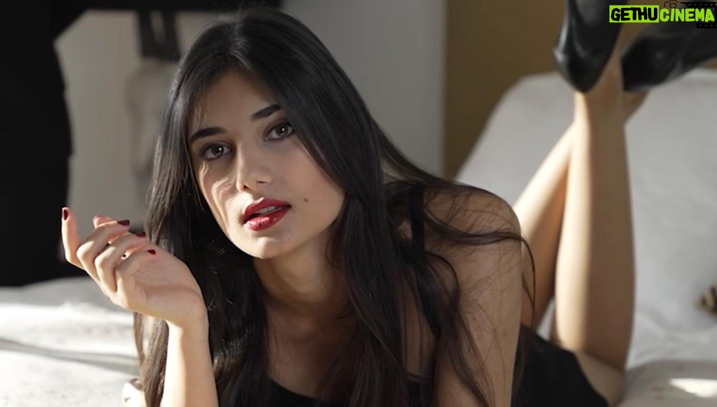 Elisa Ezzedine - 6.7K Likes - La chanson d’amour, c’est dans 4 jours… vous êtes prêts ? 🍀
Moi oui ❤️