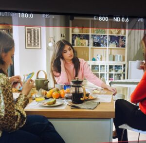 Elisa Ezzedine Instagram - Le retour du trio ! 👩‍👧‍👧🎬