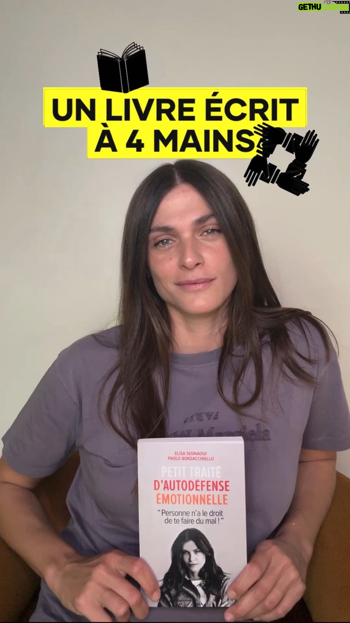 Elisa Sednaoui - 96 Likes - Un livre écrit à quatre mains pour les jeunes et les adultes qui les entourent. On l’a écrit avec l’expert d’intelligence linguistique @paolo.borzacchiello 📕 Petit Traité D’Auto Défense Émotionnelle @editionsplon