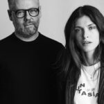 Elisa Sednaoui Instagram – Paolo Borzacchiello est considéré comme l’un des plus grands experts en intelligence linguistique en Italie. Il se concentre sur les neurosciences appliquées au langage. Auteur best-seller et formateur, il est spécialisé dans le développement personnel et professionnel. Son travail inclut souvent l’enseignement de stratégies pour une communication efficace, la persuasion et la croissance personnelle. @barbara_bonner nous as présentés il y a quelques années, et j’ai eu l’immense chance de pouvoir écrire et publier un livre avec un professionnel qui m’a beaucoup appris, et également avec une personne dotée d’une capacité d’écoute exceptionnelle et d’une compétence remarquable pour réaliser les projets. @paolo.borzacchiello 📕 Petit Traité D’Autodéfense Émotionnelle publié par @editionsplon