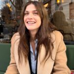 Elisa Sednaoui Instagram - Un manuel, un outil à offrir aux jeunes adolescents à partir de 11 ans, pour les aider à surmonter les défis émotionnels quotidiens, jusqu’aux moments difficiles et compliquées. Parce que personne ne peut nous faire du mal si on leur accorde pas le pouvoir. @editionsplon @paolo.borzacchiello @alinagurdiel #compétencesdevie