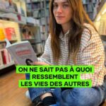 Elisa Sednaoui Instagram - Nous avons tendance à supposer ce que les autres vivent ou ce qu’ils ont vécu. La vérité, c’est qu’on voit ce qu’on veut voir, mais on ne connaît pas vraiment la réalité. On voit des gens qui ont l’air plus heureux que nous, mais on ignore s’ils le sont réellement. On ne peut pas savoir à quoi ressemblent les vies des autres, ni ce qu’il y a dans leur tête. En collaboration avec @paolo.borzacchiello, expert en intelligence linguistique, nous pensons qu’offrir aux jeunes des outils pour mieux comprendre les émotions et les nuances du langage pourrait transformer significativement leur façon de vivre. En permettant peu à peu à ces pratiques de prendre racine, nous pourrions créer un monde plus accueillant, où les suppositions laissent place à l’empathie et à la compassion. Cette transformation pourrait rendre la vie plus douce et enrichir nos connexions, les rendant plus profondes et satisfaisantes. La jalousie, vue sous cet angle, devient un défi surmontable, en prenant conscience de nos propres atouts, forces, et obstacles. L’apprentissage de l’écoute active et la reconnaissance de la vulnérabilité comme une force peuvent être des clés majeures dans ce voyage vers une compréhension mutuelle plus authentique. 📕 « Petit Traité D’Autodéfense Émotionnelle » publié par @editionsplon