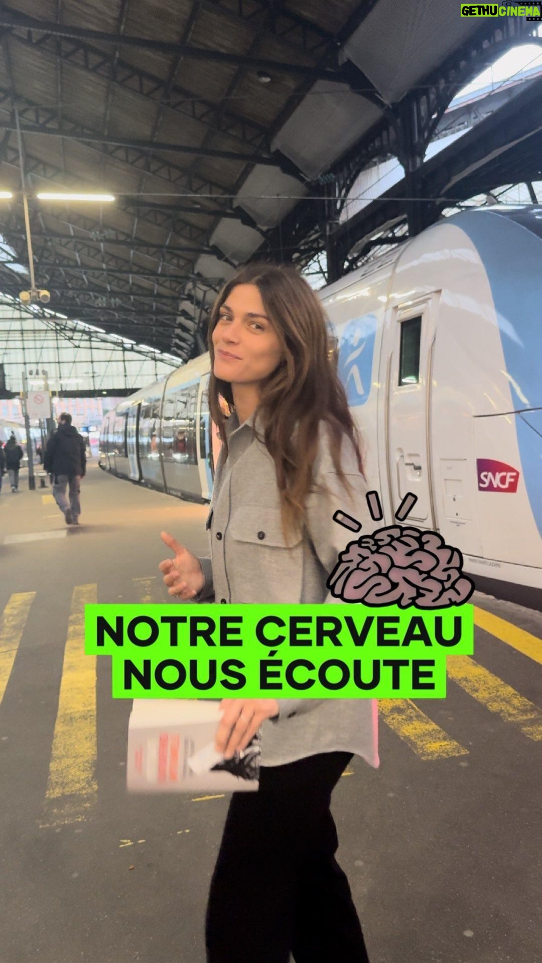Elisa Sednaoui - 1.3K Likes - Notre #cerveau nous écoute littéralement et produit des #hormones qui sont connectées aux mots qu’on choisit. Imaginons un monde où, au lieu d’attendre d’être adultes, l’on découvre ces outils dès le plus jeune âge. Qu’est-ce qui pourrait être possible ? Petit traité d’autodéfense émotionnelle, que j’ai co-écrit avec l’expert d’intelligence linguistique, @paolo.borzacchiello, publié par les @editionsplon, les offre sous la forme d’une narration de journal intime. Offrez-le aux jeunes qui vous entourent. #intelligencelinguistique #intelligenceemotionnelle