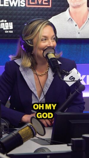 Elisabeth Röhm Instagram - Sure Doug…only one camera 😉 #ring #nye #sirius