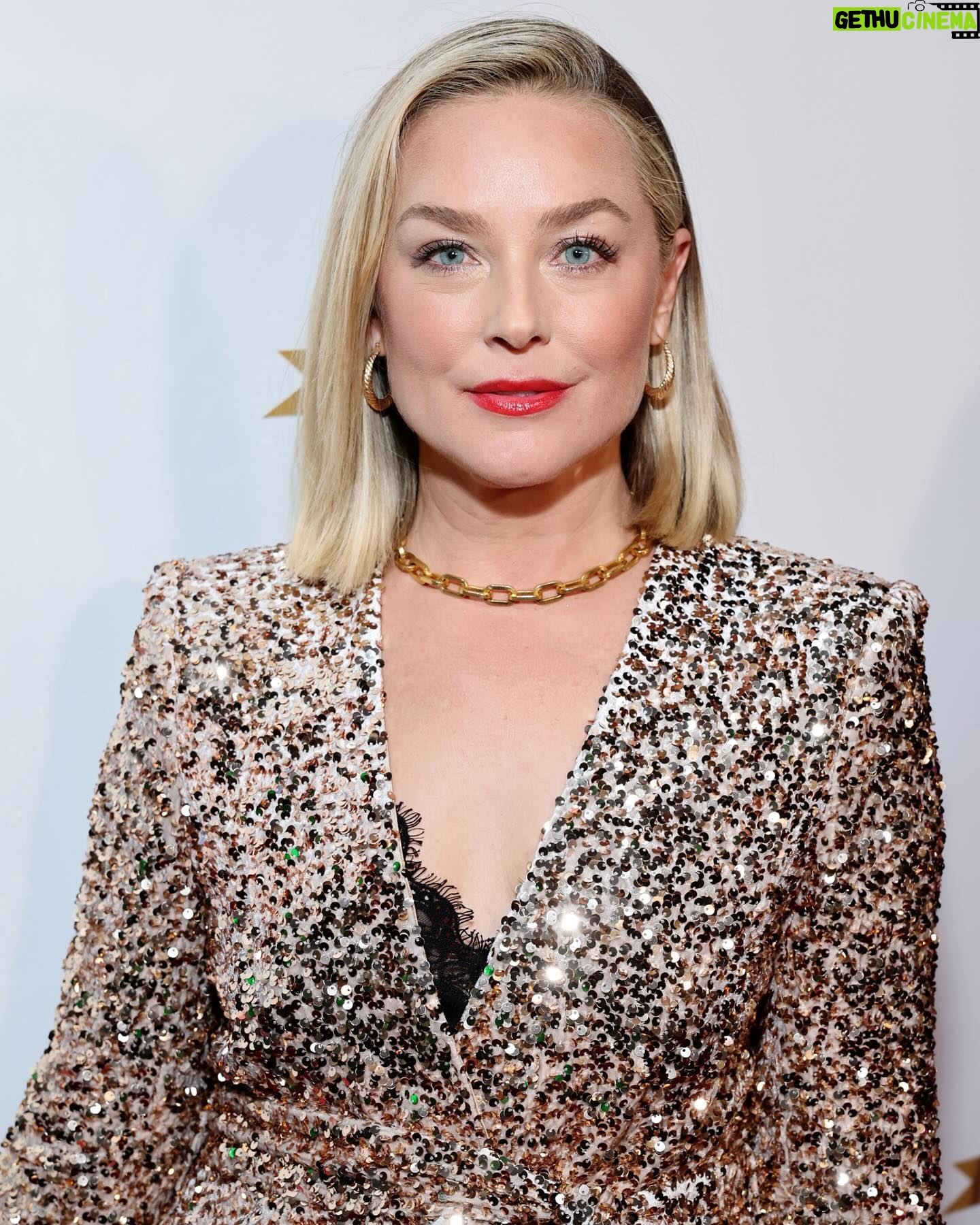 Elisabeth Rรถhm Instagram - Itโs that time of year! ๐โค๏ธ๐ Loved celebrating the holidays with @lifetimetv @stacyreamand last night! Stylist @style_byjordan ๐ @badgleymischka ๐ @ingiliz_official Wishing you all a wonderful holiday season! And a lot of Christmas miracles โจ